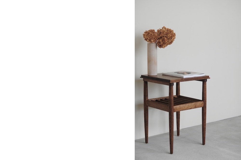 �T�C�h�e�[�u��