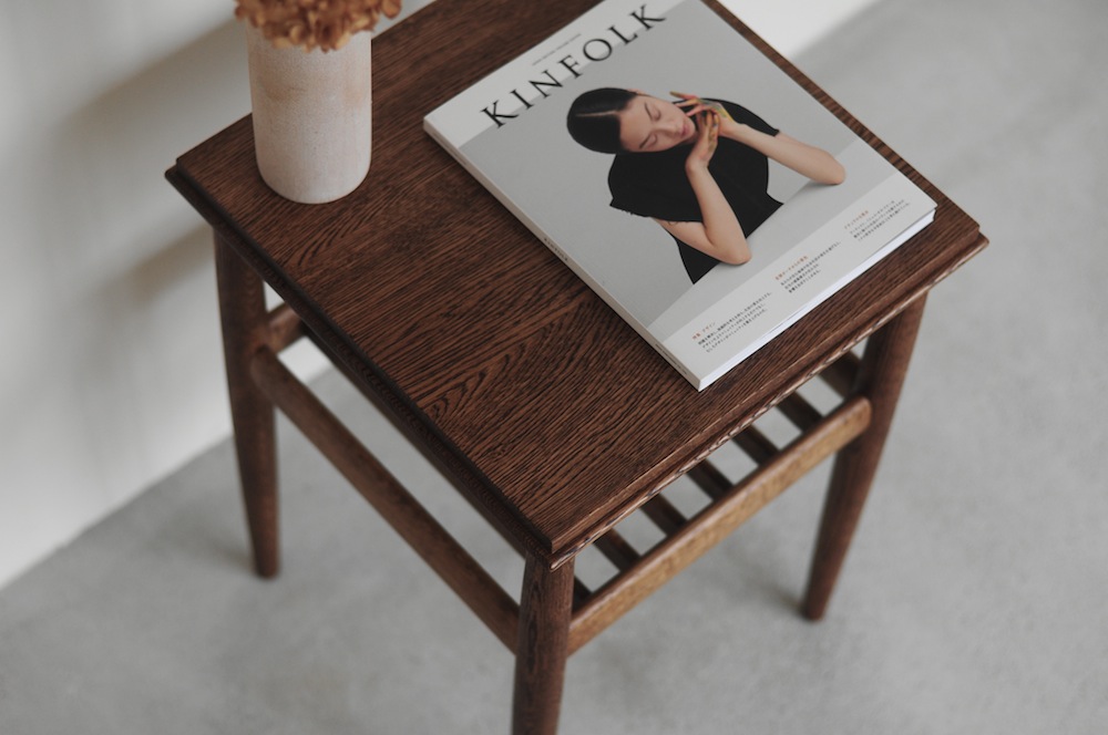 �T�C�h�e�[�u��