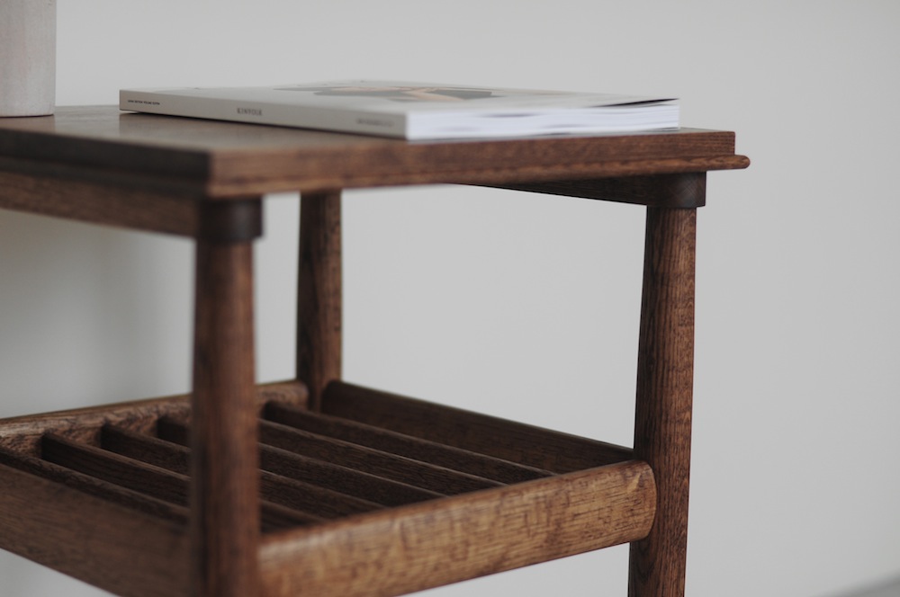 �T�C�h�e�[�u��