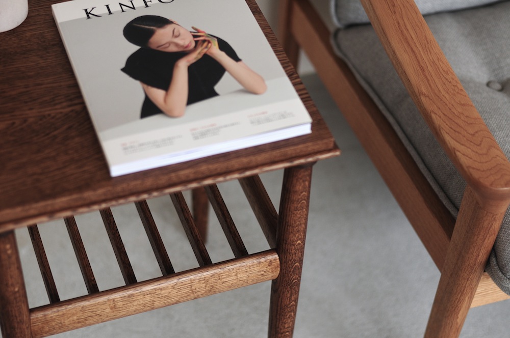 �T�C�h�e�[�u��